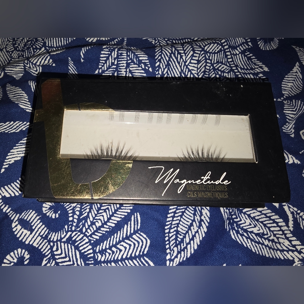 TORI BELLE Magnetude Magnetic Eyelashes * 9 TO 5